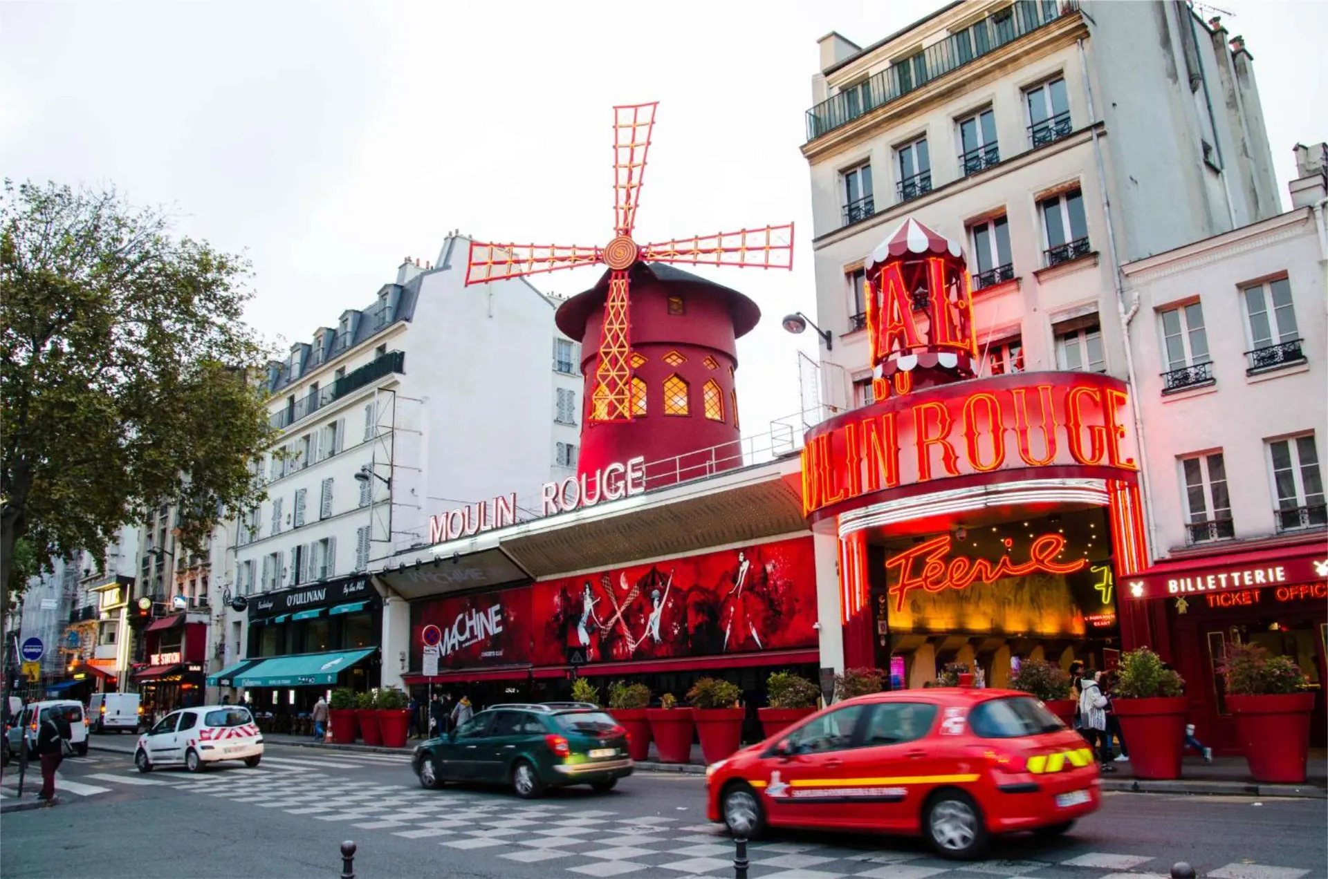 asiesparis-tours-en-paris moulin-rouge